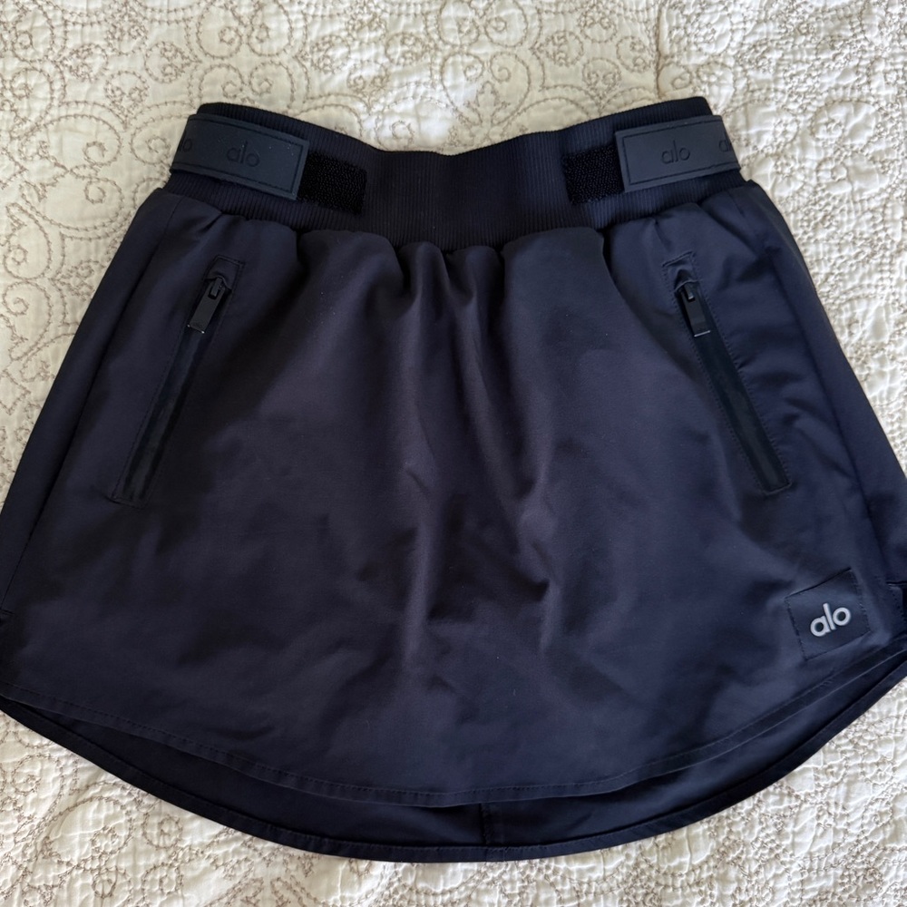 ALO Yoga Black Skirt with Zipper Pockets and built in shorts size XXS